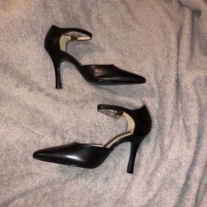 Black pointed toe pumps